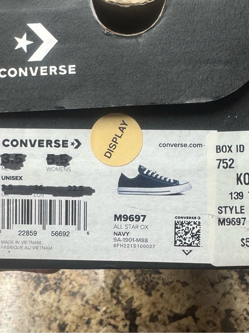 Classic Low-Top Navy Canvas Sneakers with White Laces - Picture 4 of 4